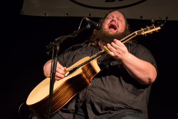 Matt Andersen (CAN) @ Duvelblues, picture 6, photographed by Marc Verdonck - FrontView Magazine