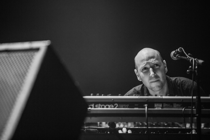 Raymond van het Groenewoud 40 jaar meisjes @ Het Depot, picture 2, photographed by Raf Degeest - FrontView Magazine