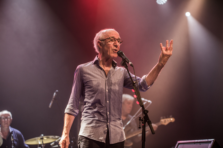 Raymond van het Groenewoud 40 jaar meisjes @ Het Depot, picture 25, photographed by Raf Degeest - FrontView Magazine