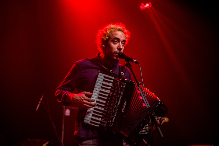 Raymond van het Groenewoud 40 jaar meisjes @ Het Depot, picture 28, photographed by Raf Degeest - FrontView Magazine