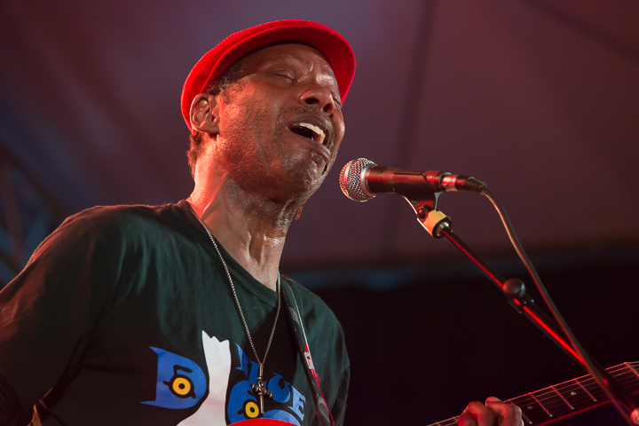 Walter Wolfman Washington (USA) @ Duvelblues, picture 16, photographed by Marc Verdonck - FrontView Magazine
