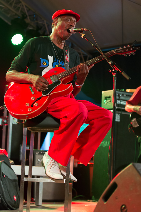 Walter Wolfman Washington (USA) @ Duvelblues, picture 20, photographed by Marc Verdonck - FrontView Magazine