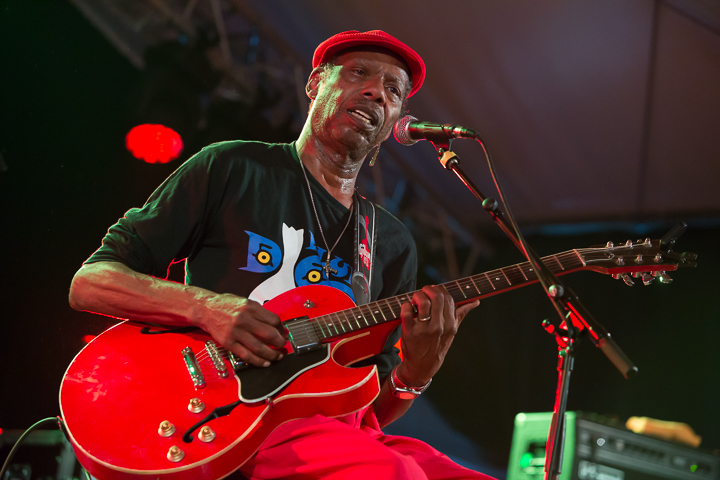 Walter Wolfman Washington (USA) @ Duvelblues, picture 22, photographed by Marc Verdonck - FrontView Magazine