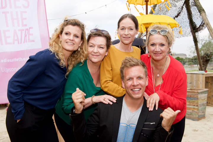 Ladies at the theatre persconferentie, Vapeurs! @ Antwerpen, foto 12, foto's door Bart Baevegems - FrontView Magazine