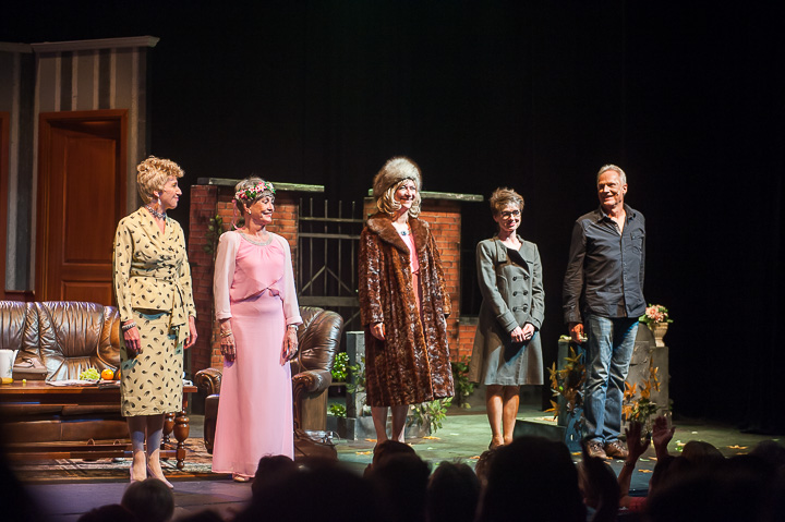 Het Kerkhofclubje @ Fakkeltheater - Rode zaal, picture 17, photographed by Goele Bormans - FrontView Magazine