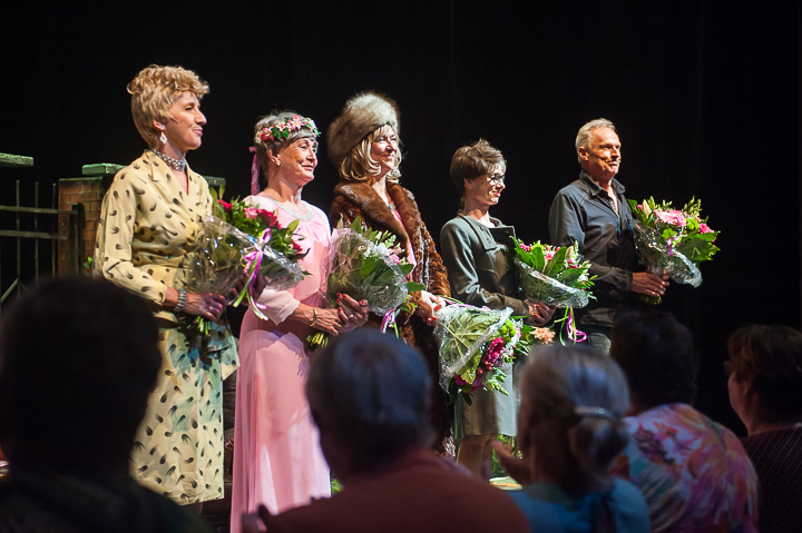 Het Kerkhofclubje @ Fakkeltheater - Rode zaal, picture 22, photographed by Goele Bormans - FrontView Magazine