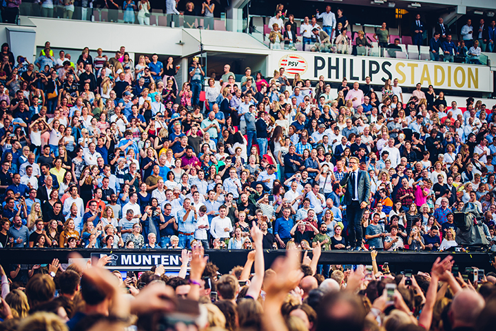 Guus Meeuwis - Groots met een zachte G @ Philips Stadion Eindhoven, foto 7, foto's door Elke Briers - FrontView Magazine