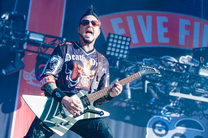 Five Finger Death Punch @ Download Paris 2017, foto 4, foto's door Dorien Goetschalckx - FrontView Magazine
