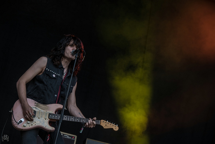 Tyler Bryant & The Shakedown @ Genk on Stage, picture 5, photographed by Luc Luyten - FrontView Magazine