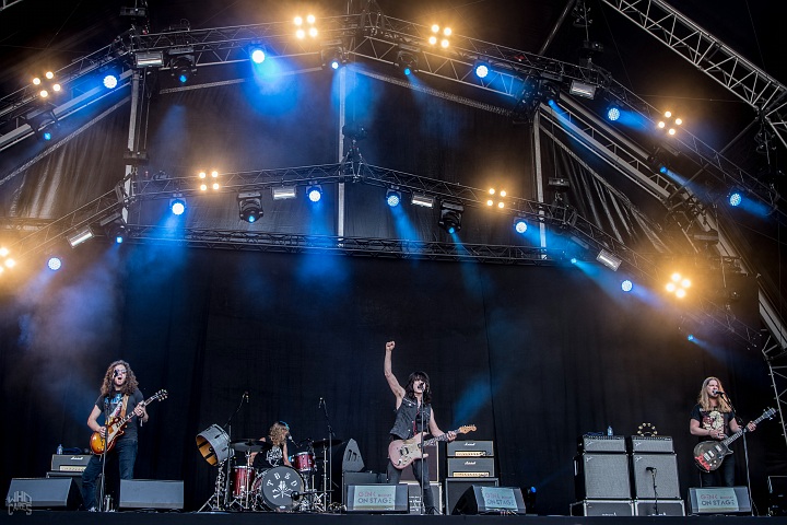 Tyler Bryant & The Shakedown @ Genk on Stage, picture 14, photographed by Luc Luyten - FrontView Magazine