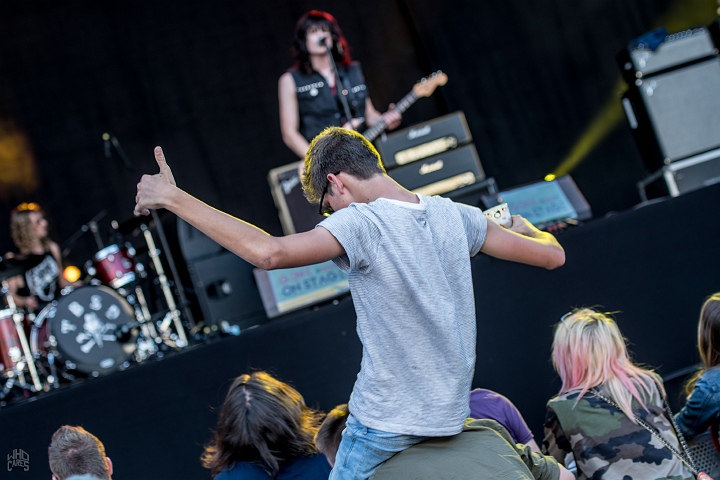 Tyler Bryant & The Shakedown @ Genk on Stage, picture 24, photographed by Luc Luyten - FrontView Magazine