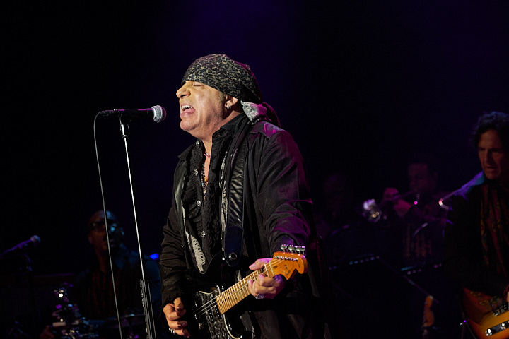 Little Steven and the Disciples of Soul @ De Roma, picture 21, photographed by James Van Roosbroeck - FrontView Magazine