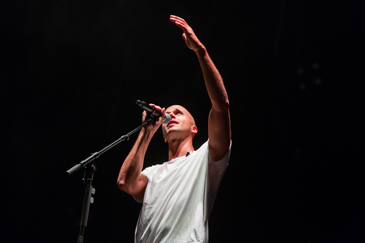 Milow @ Genk on Stage, foto 1, foto's door Kristof Hayen - FrontView Magazine
