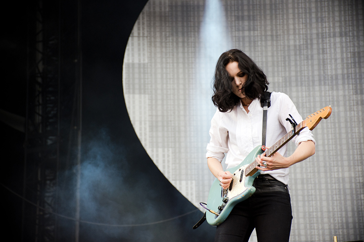Savages @ Mainsquare Festival 2017, foto 2, foto's door Magali Decamps - FrontView Magazine