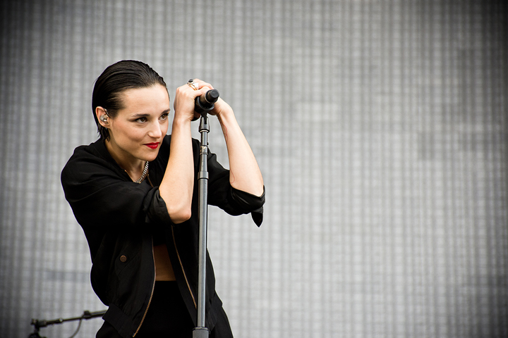 Savages @ Mainsquare Festival 2017, foto 4, foto's door Magali Decamps - FrontView Magazine