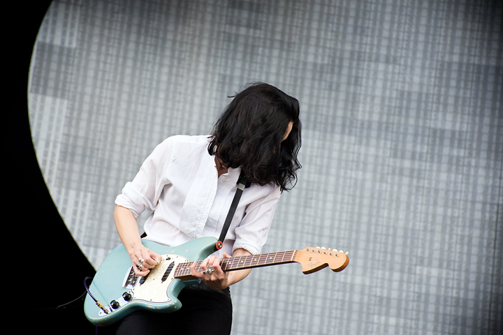 Savages @ Mainsquare Festival 2017, foto 6, foto's door Magali Decamps - FrontView Magazine