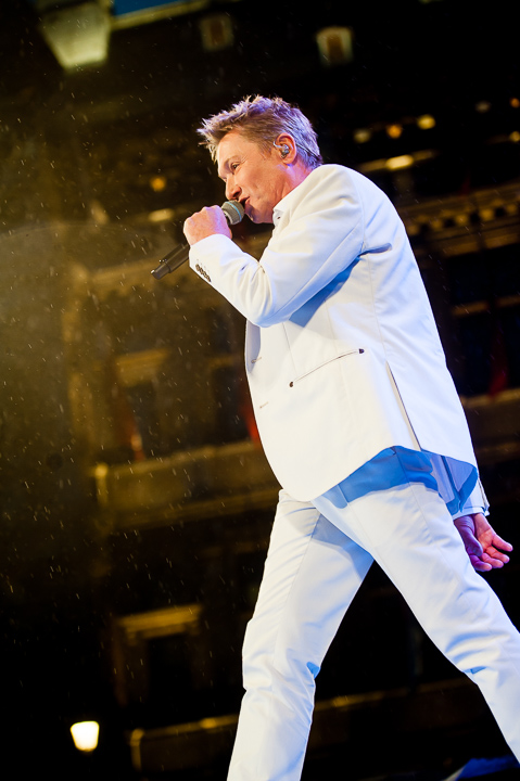 Bart Kaëll @ Vlaanderen Feest! Antwerpen, picture 2, photographed by Dimitri Vanlommel - FrontView Magazine