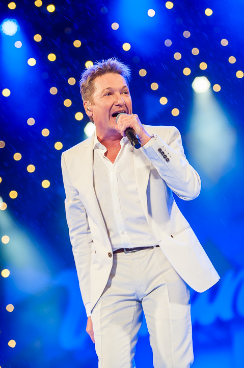 Bart Kaëll @ Vlaanderen Feest! Antwerpen, picture 3, photographed by Dimitri Vanlommel - FrontView Magazine