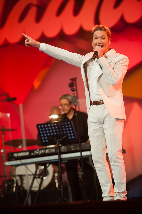 Bart Kaëll @ Vlaanderen Feest! Antwerpen, picture 7, photographed by Dimitri Vanlommel - FrontView Magazine