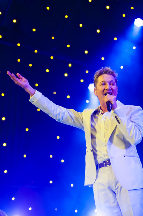Bart Kaëll @ Vlaanderen Feest! Antwerpen, picture 9, photographed by Dimitri Vanlommel - FrontView Magazine