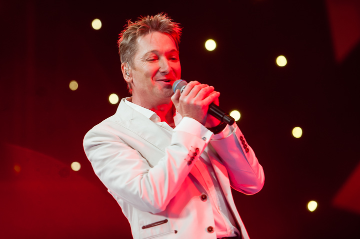 Bart Kaëll @ Vlaanderen Feest! Antwerpen, picture 14, photographed by Dimitri Vanlommel - FrontView Magazine