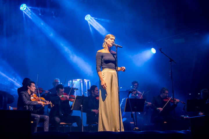 Hooverphonic @ Beleuvenissen, picture 2, photographed by Kurt Jacobs - FrontView Magazine