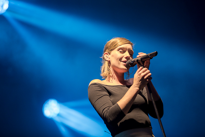 Hooverphonic @ Beleuvenissen, picture 5, photographed by Kurt Jacobs - FrontView Magazine