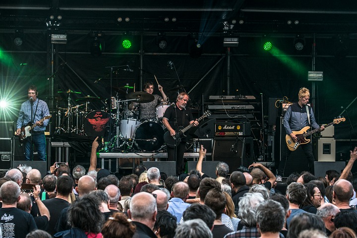 The Buzzcocks @ Punks not dead, picture 25, photographed by Luc Luyten - FrontView Magazine