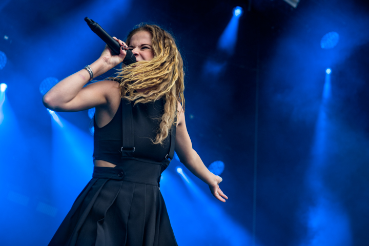 Laura Tesoro @ Suikerrock, picture 1, photographed by Erwin Evrard - FrontView Magazine
