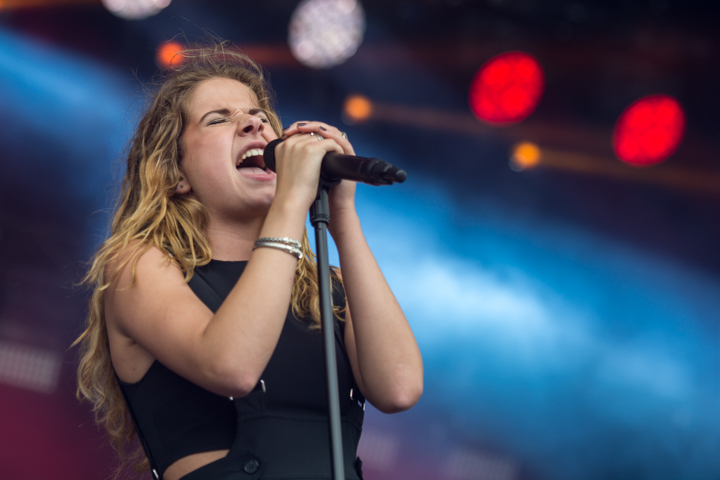 Laura Tesoro @ Suikerrock, picture 5, photographed by Erwin Evrard - FrontView Magazine