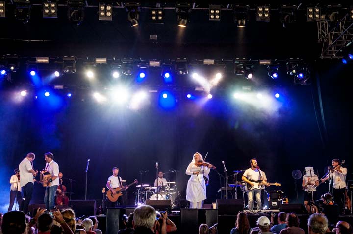Eliza Carthy & The Wayward Band @ Dranouter 2017, picture 8, photographed by Gert Daemen - FrontView Magazine