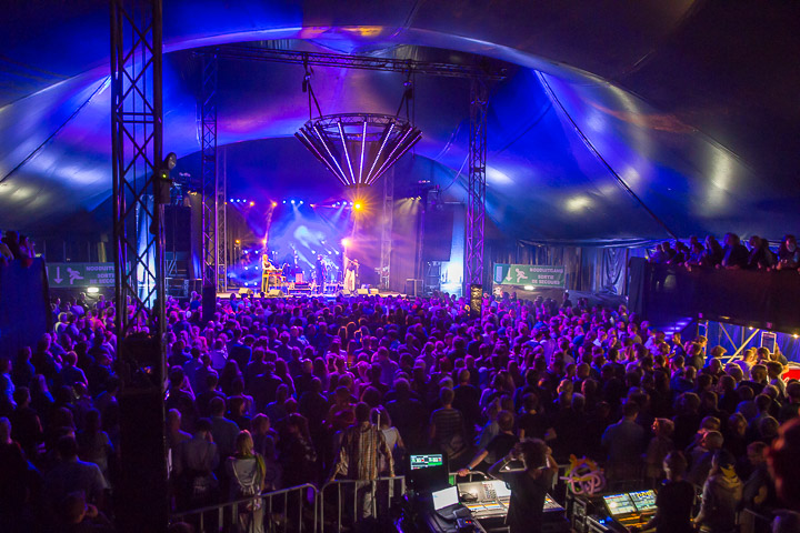 Stef Kamil Carlens @ Linkerwoofer, foto 1, foto's door Marc Verdonck - FrontView Magazine