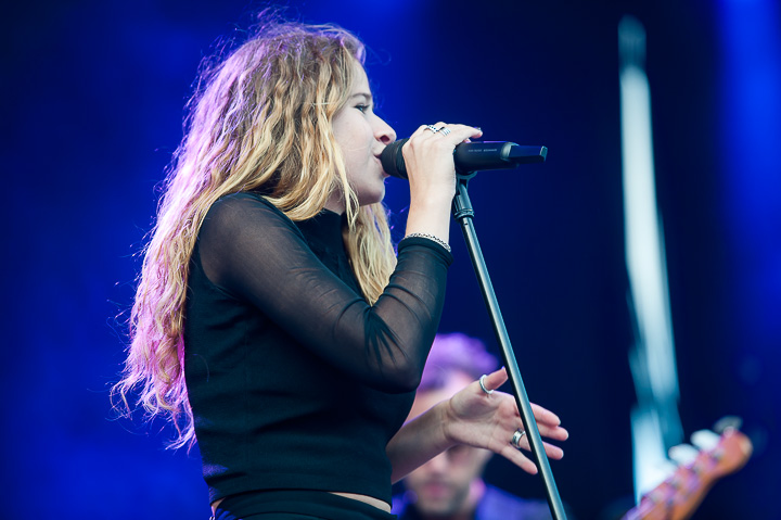 Laura Tesoro @ Midsummerfest Wommelgem, picture 1, photographed by Goele Bormans - FrontView Magazine