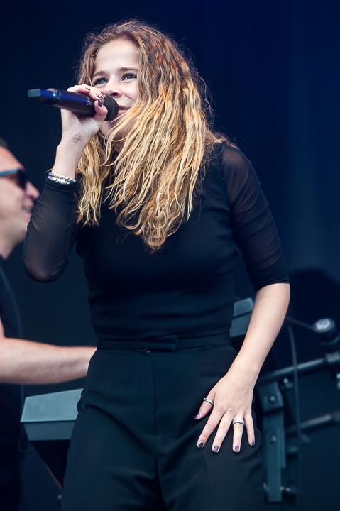 Laura Tesoro @ Midsummerfest Wommelgem, picture 2, photographed by Goele Bormans - FrontView Magazine