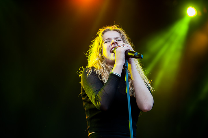Laura Tesoro @ Midsummerfest Wommelgem, picture 4, photographed by Goele Bormans - FrontView Magazine