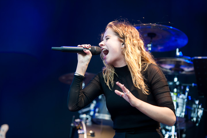 Laura Tesoro @ Midsummerfest Wommelgem, picture 23, photographed by Goele Bormans - FrontView Magazine