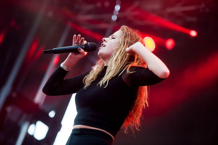 Laura Tesoro @ Midsummerfest Wommelgem, picture 44, photographed by Goele Bormans - FrontView Magazine