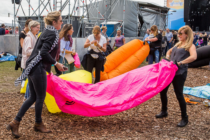 Sfeer @ Nostalgie Beach Festival, picture 5, photographed by Marc Verdonck - FrontView Magazine