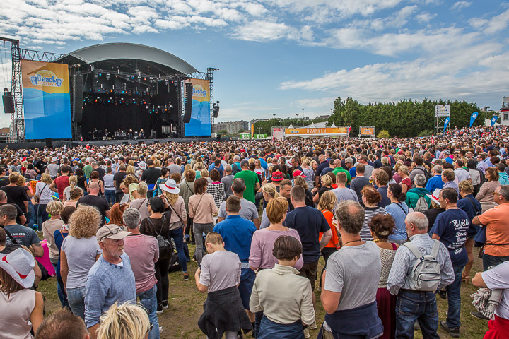 Sfeer @ Nostalgie Beach Festival, picture 17, photographed by Marc Verdonck - FrontView Magazine