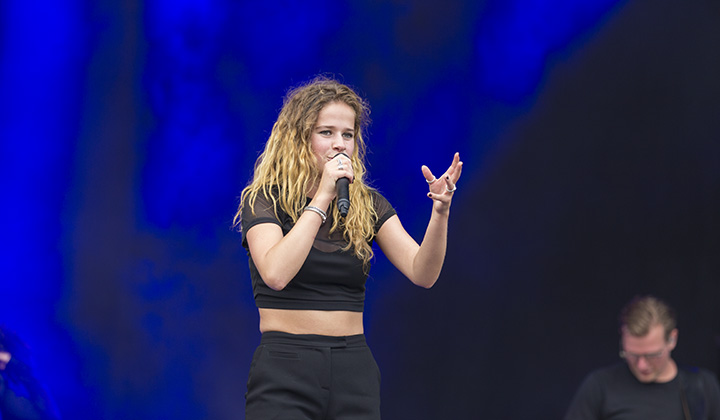 Laura Tesoro @ Marktrock Aalst, picture 10, photographed by dirk janssens - FrontView Magazine