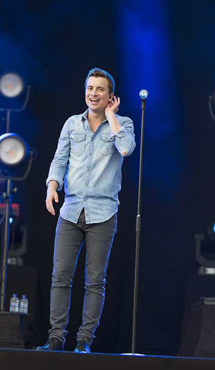 Niels Destadsbader @ Marktrock Aalst, picture 2, photographed by dirk janssens - FrontView Magazine