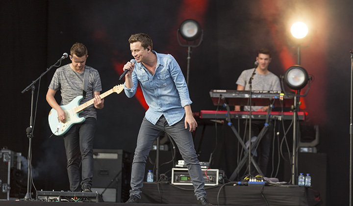 Niels Destadsbader @ Marktrock Aalst, picture 3, photographed by dirk janssens - FrontView Magazine