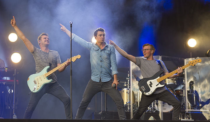 Niels Destadsbader @ Marktrock Aalst, picture 6, photographed by dirk janssens - FrontView Magazine