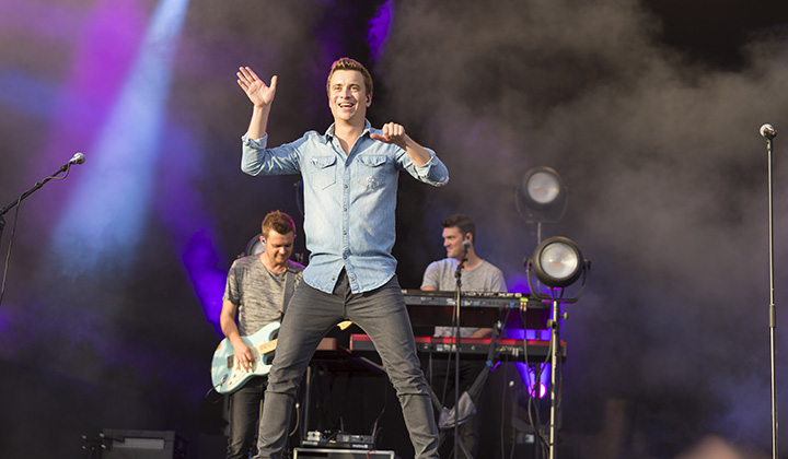 Niels Destadsbader @ Marktrock Aalst, picture 7, photographed by dirk janssens - FrontView Magazine