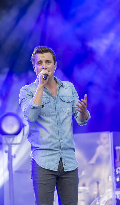 Niels Destadsbader @ Marktrock Aalst, picture 9, photographed by dirk janssens - FrontView Magazine