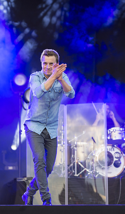Niels Destadsbader @ Marktrock Aalst, picture 11, photographed by dirk janssens - FrontView Magazine