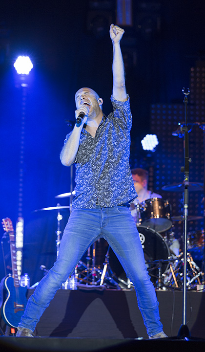 Stan Van Samang @ Marktrock Aalst, picture 2, photographed by dirk janssens - FrontView Magazine