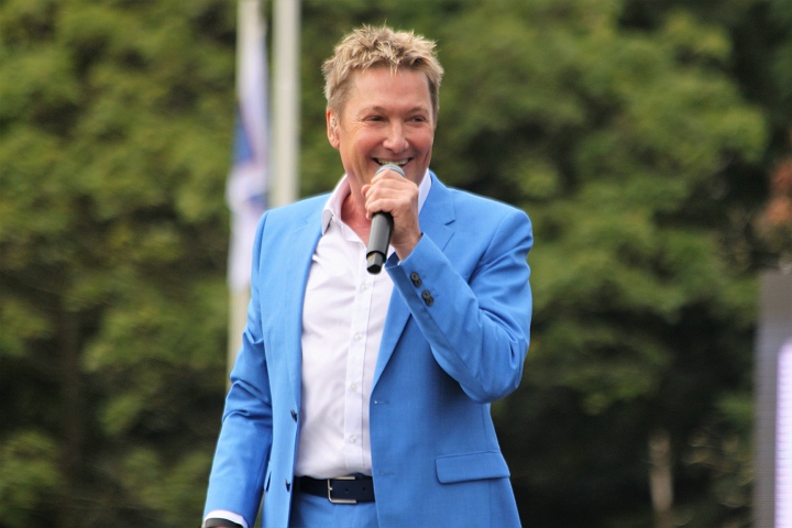 Bart Kaëll @ Buitenbeenpop 2017 Leopoldsburg, picture 1, photographed by Heidi Elen - FrontView Magazine