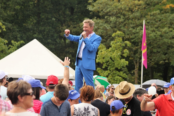 Bart Kaëll @ Buitenbeenpop 2017 Leopoldsburg, picture 5, photographed by Heidi Elen - FrontView Magazine