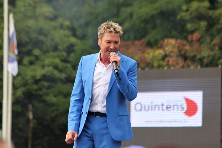 Bart Kaëll @ Buitenbeenpop 2017 Leopoldsburg, picture 6, photographed by Heidi Elen - FrontView Magazine